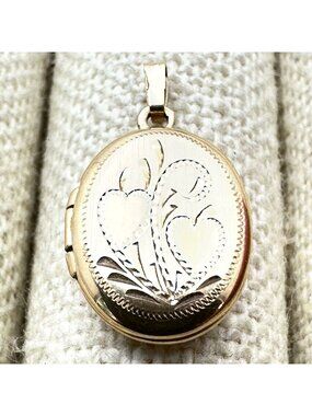 Vintage 10k Yellow Gold Oval Picture Locket Pendant for Necklace 1.56 Grams